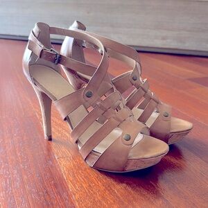 Tan heels- perfect condition